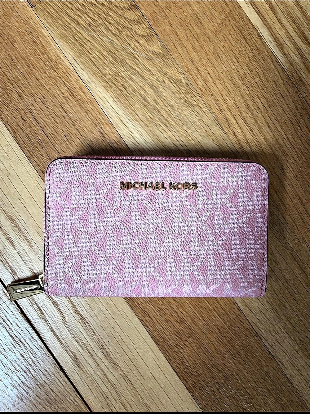 Brand New Michael Kors Jet Set Small Zip Around Card Wallet in Pink & White